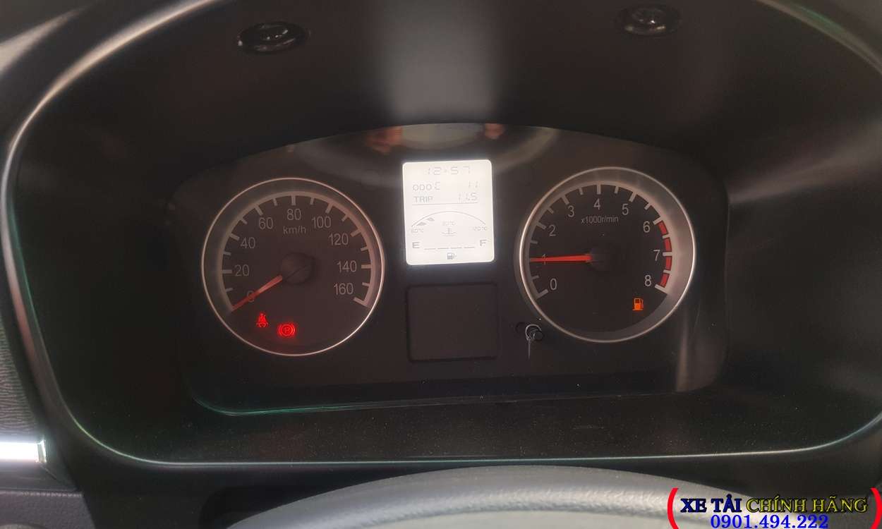 XE BÁN TẢI VAN 5 CHỖ SRM X30 V5 650KG VÀO TP 24/24