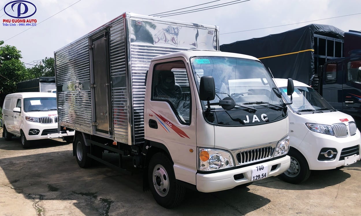Xe Tải Jac L250 2.300kg Thùng Kín Máy Isuzu Đời 2021