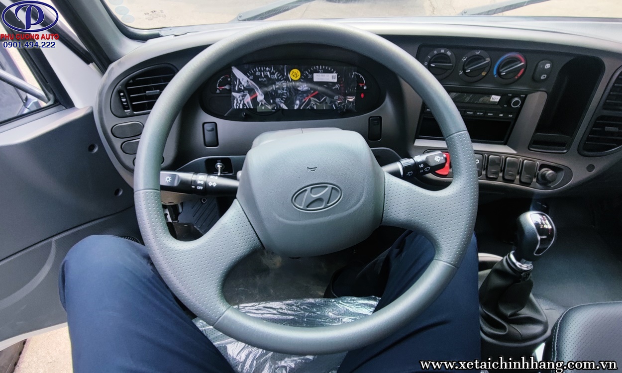 XE TẢI HYUNDAI N250SL 2.35 TẤN THÙNG KÍN ĐỜI 2022