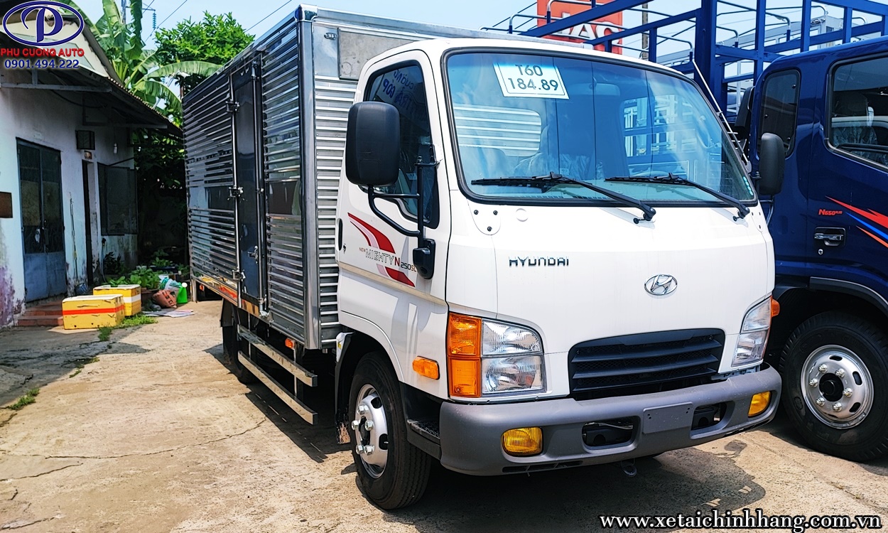 XE TẢI HYUNDAI N250SL 2.35 TẤN THÙNG KÍN ĐỜI 2022