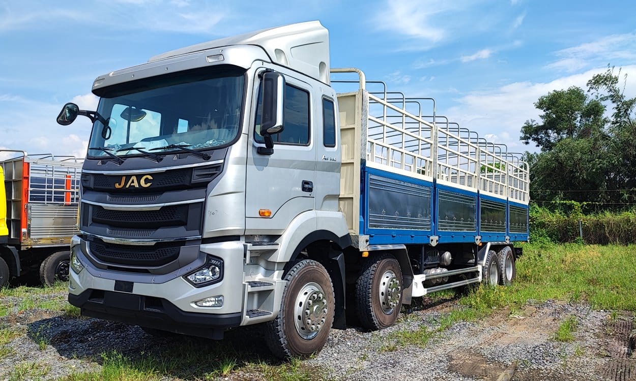 XE JAC A5 4 CHÂN 17T9 THÙNG BẠT 9M7 ĐỜI 2023 - 350HP