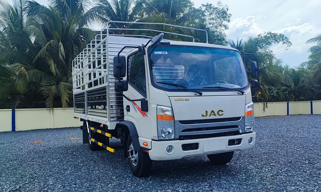 XE TẢI JAC N650 E5 6.8 TẤN THÙNG BẠT ĐỜI 2023