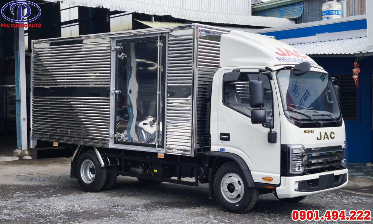 XE TẢI JAC N250S PRO E5 2.495KG THÙNG KÍN 4M46 ĐỜI 2026